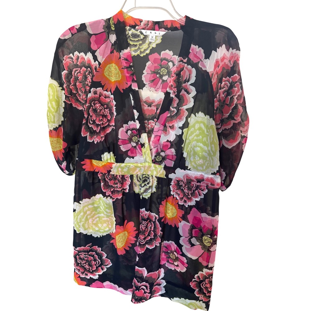 Cabi floral chiffon blouse features a v-neckline and‎ three-quarter sleeves  M